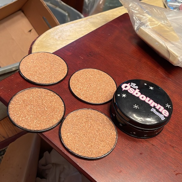 🔴or🌼COASTERS- CLASSIC THROW BACK THE OSBOURNE FAMILY-4 Coaters with storage tin - Picture 6 of 7